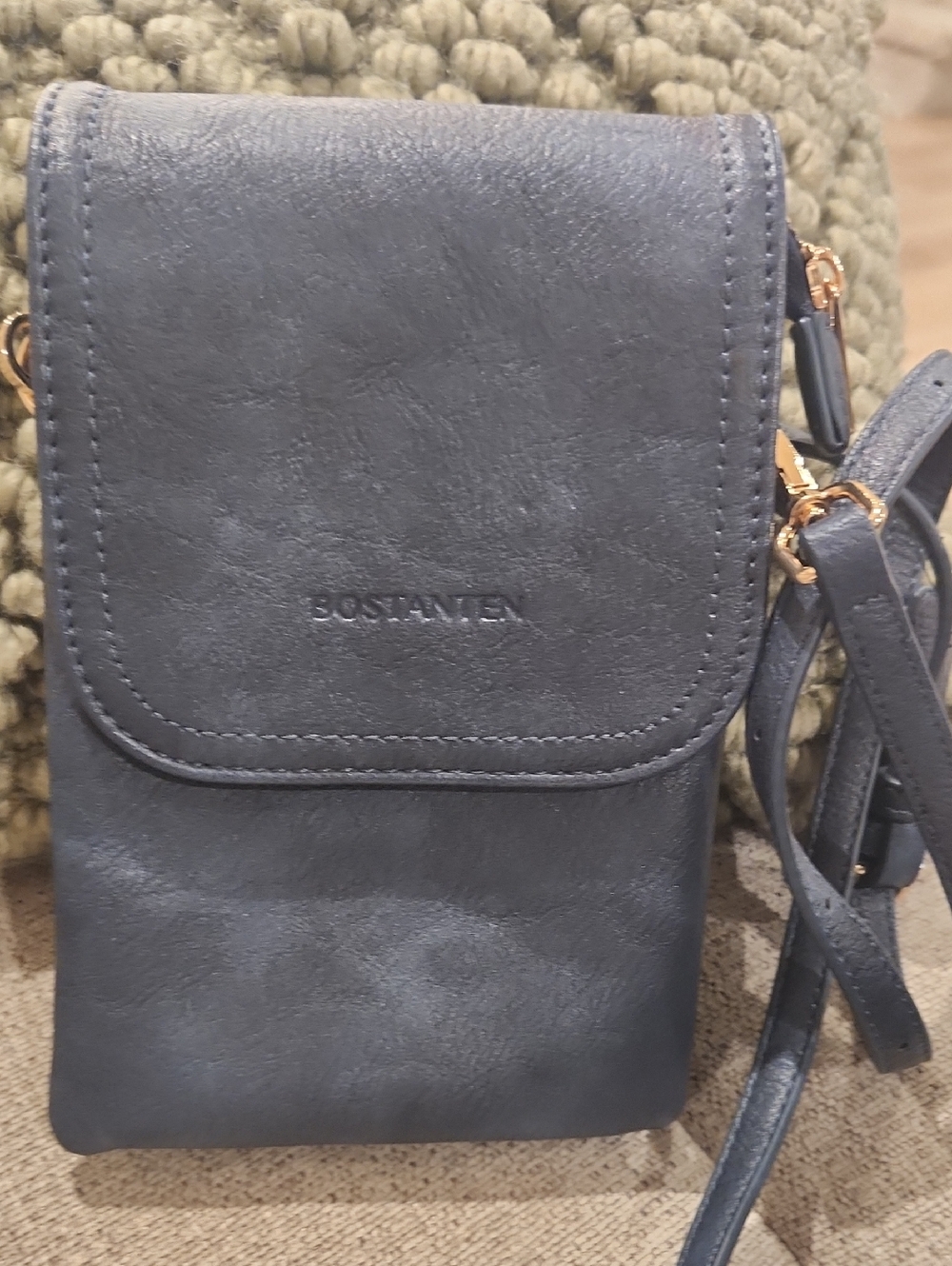 BOSTANTEN Evelyn Navy Vegan Leather Crossbody Phone Pouch